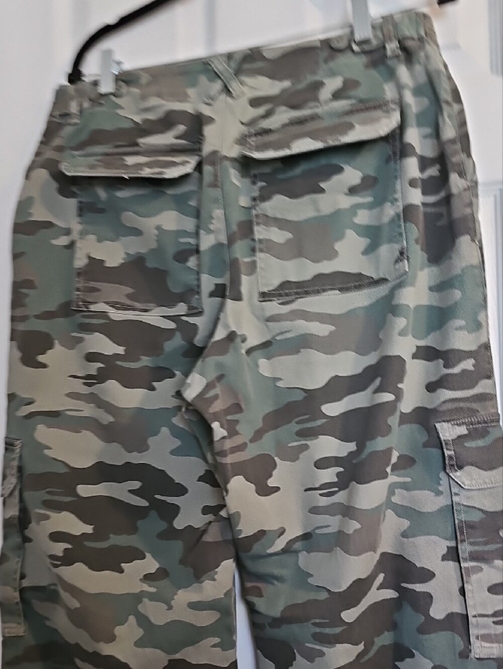 Women's Camouflage Cargo Pants - Green Camo - Picture 7 of 13